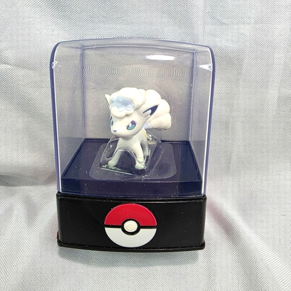Pokemon White Alolan Vulpix Select Collection Figure Mini Display Case 2018 - Picture 1 of 10
